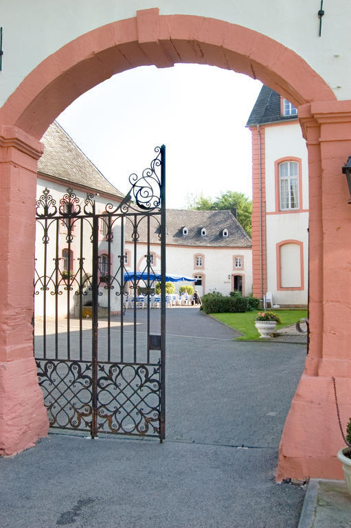 Hotel Burg Bollendorf Bagian luar foto