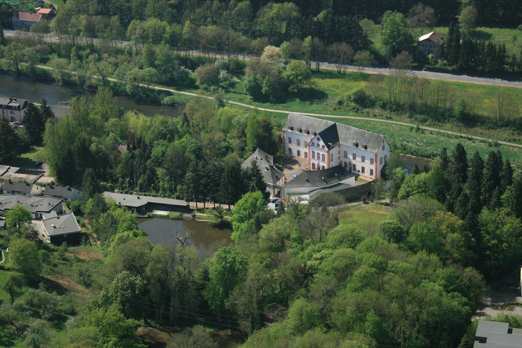 Hotel Burg Bollendorf Bagian luar foto